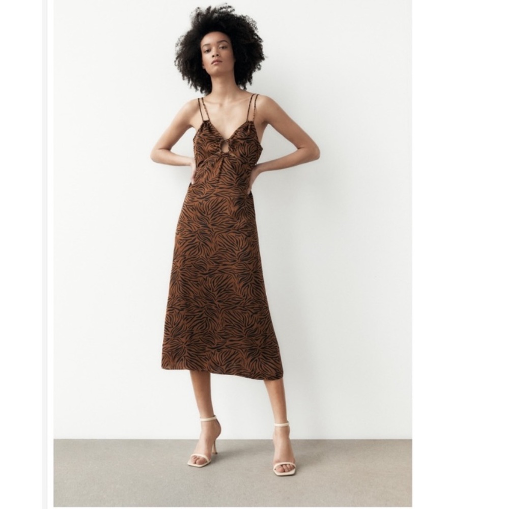 ZARA ANIMAL PRINT DRESS
BLACK
